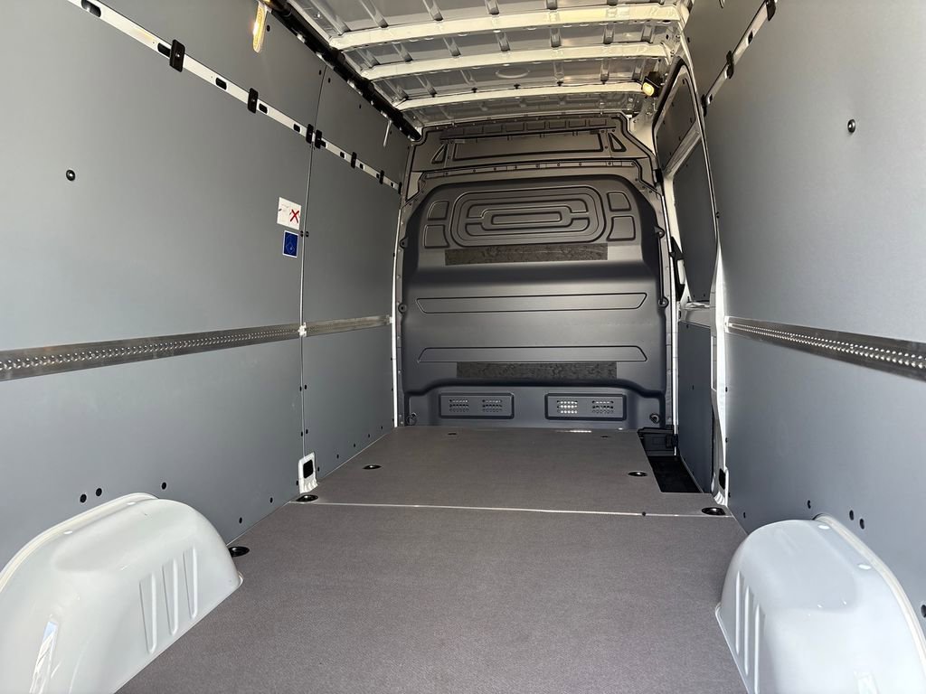 Used 2025 Mercedes-Benz Sprinter 2500 image 18