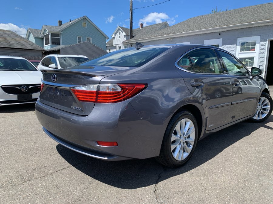 Used 2015 Lexus ES 300h w/ Navigation System Package FWD image 5