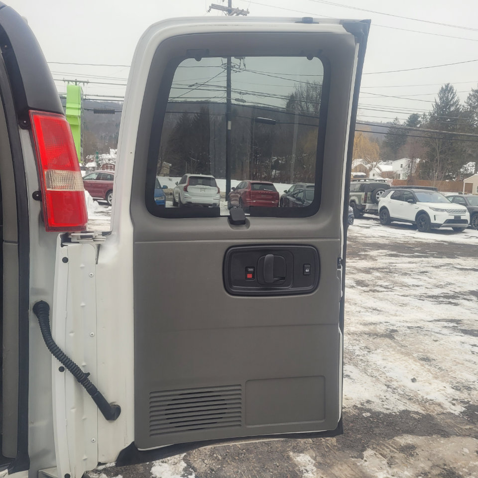 Used 2016 Chevrolet Express 3500 LT w/ LT Preferred Equipment Group image 35