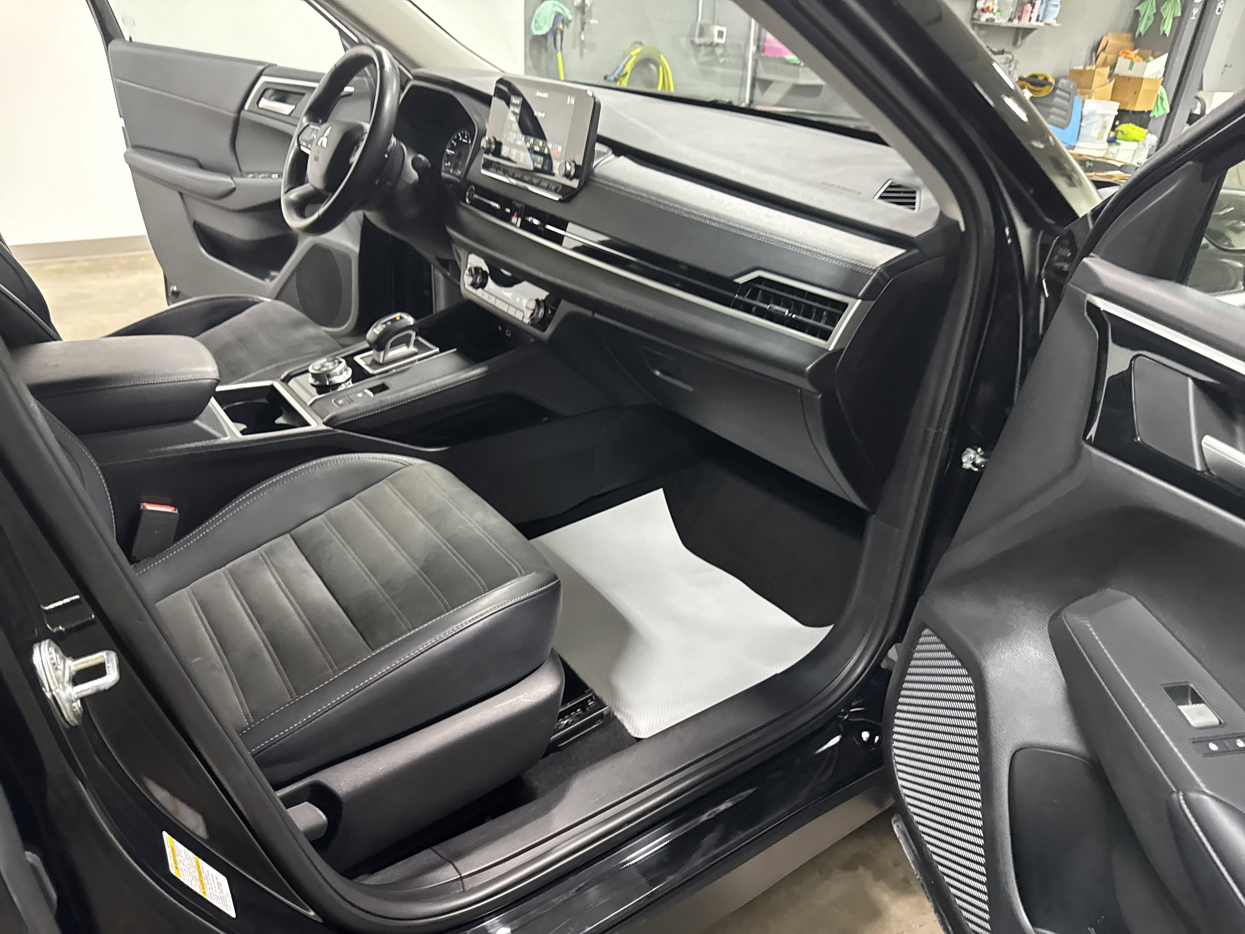 Used 2024 Mitsubishi Outlander SE image 38