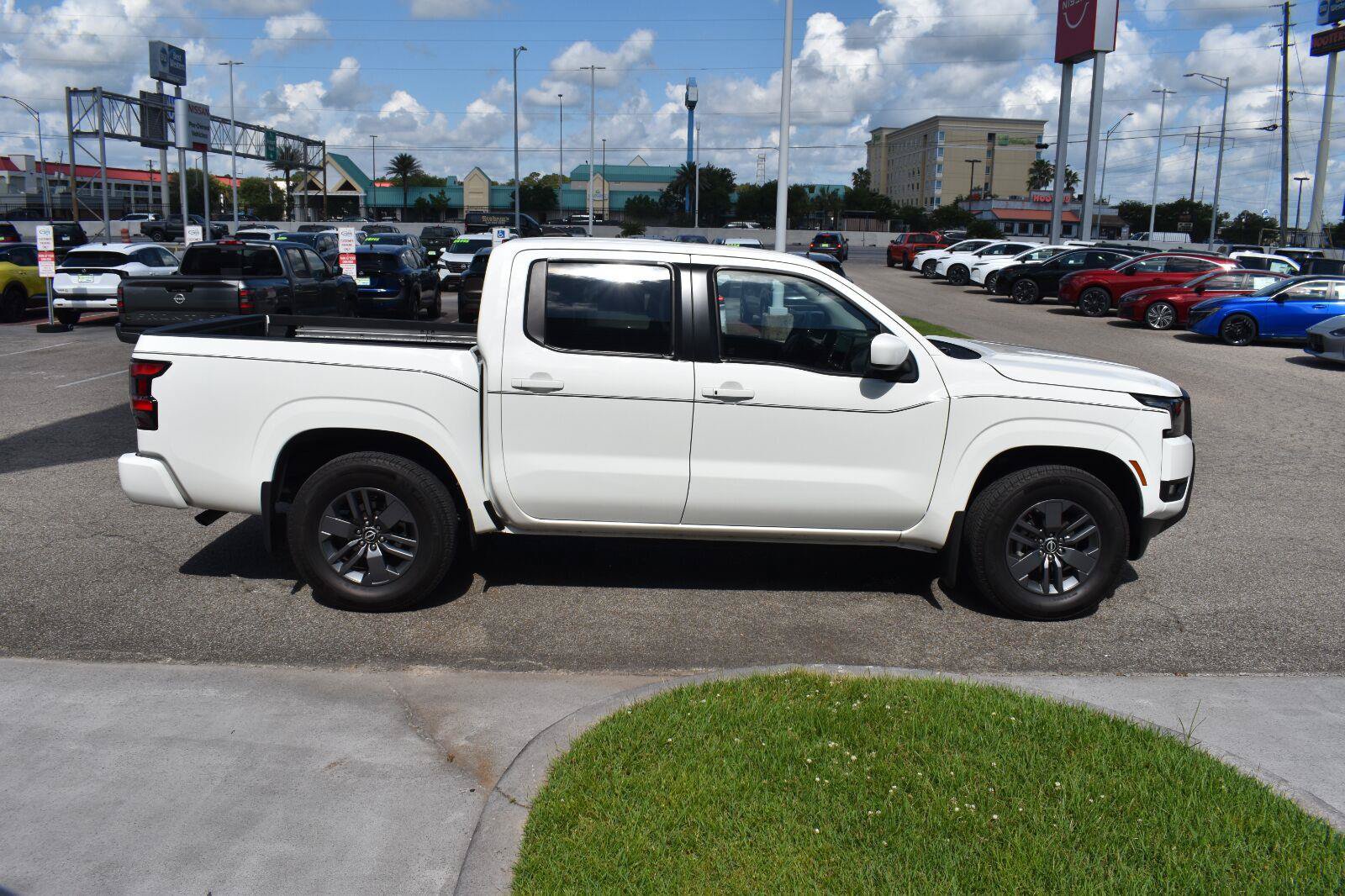 Certified 2025 Nissan Frontier SV w/ SV Convenience Package RWD image 17