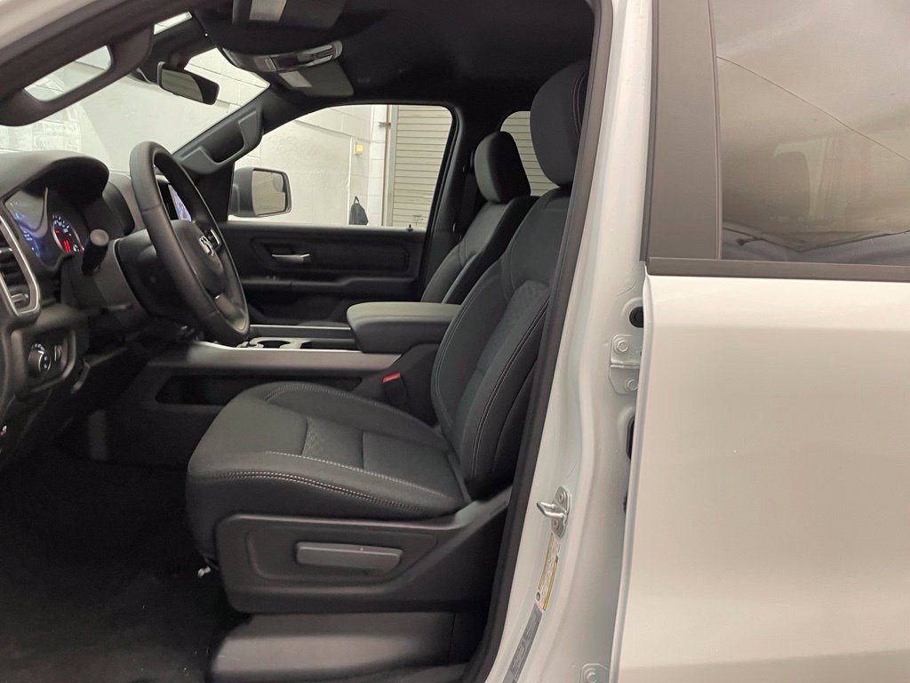 New 2026 RAM 1500 Express AWD/4WD image 17