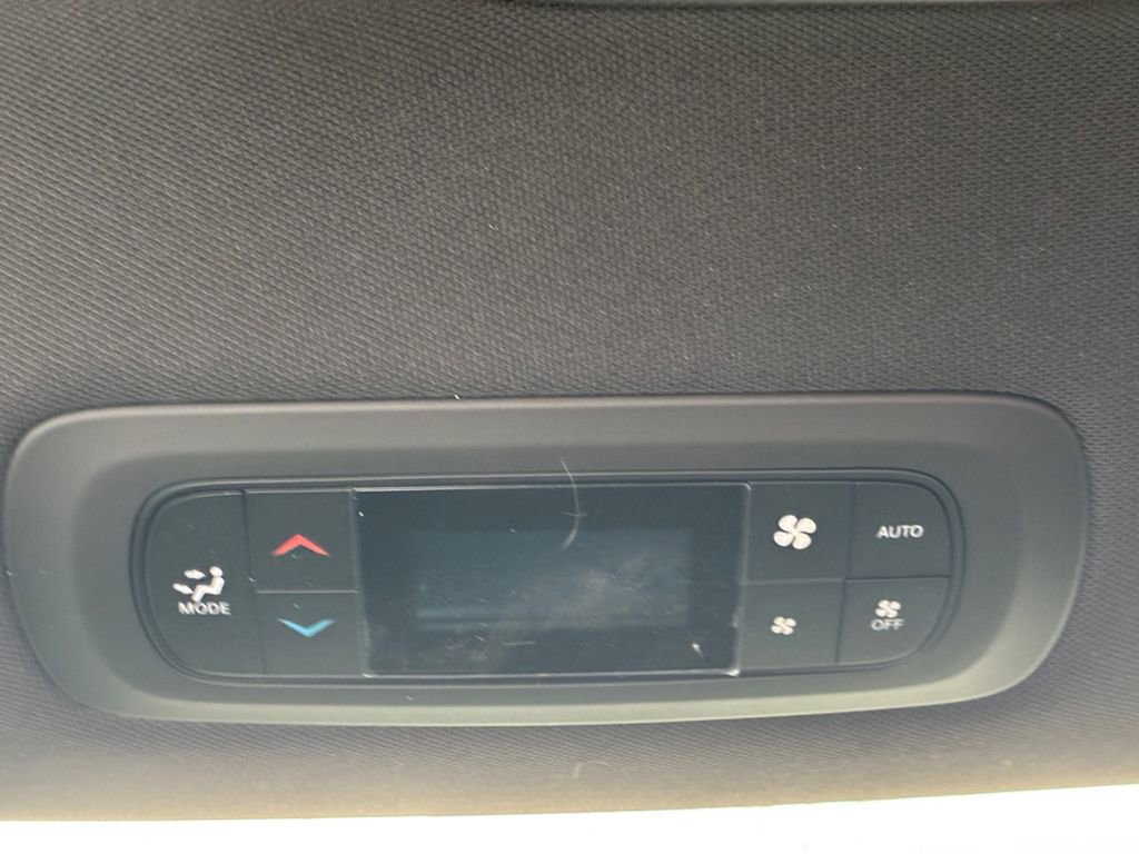 New 2026 Chrysler Pacifica Select FWD image 10