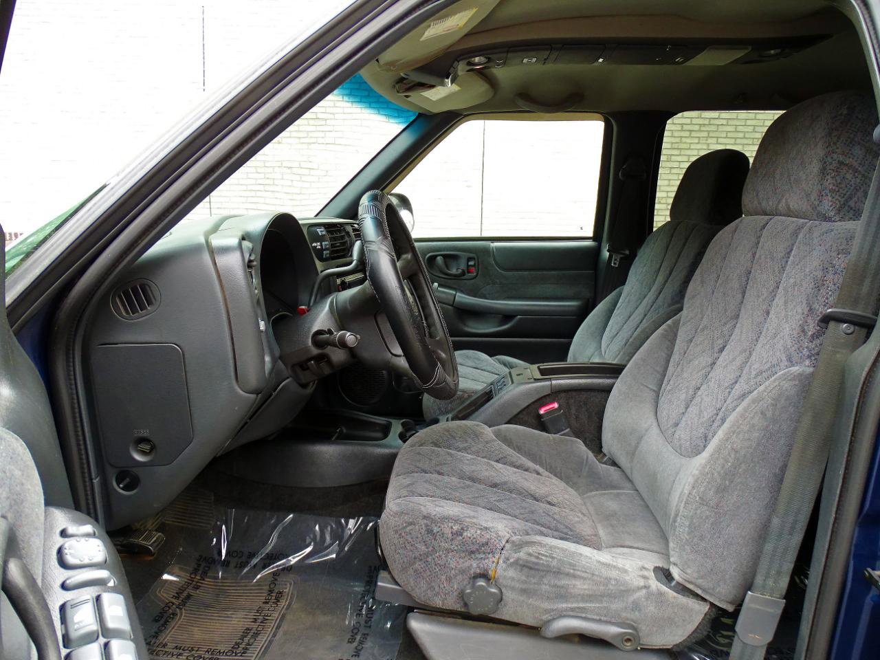 Used 2001 Chevrolet S10 Pickup LS AWD/4WD image 11