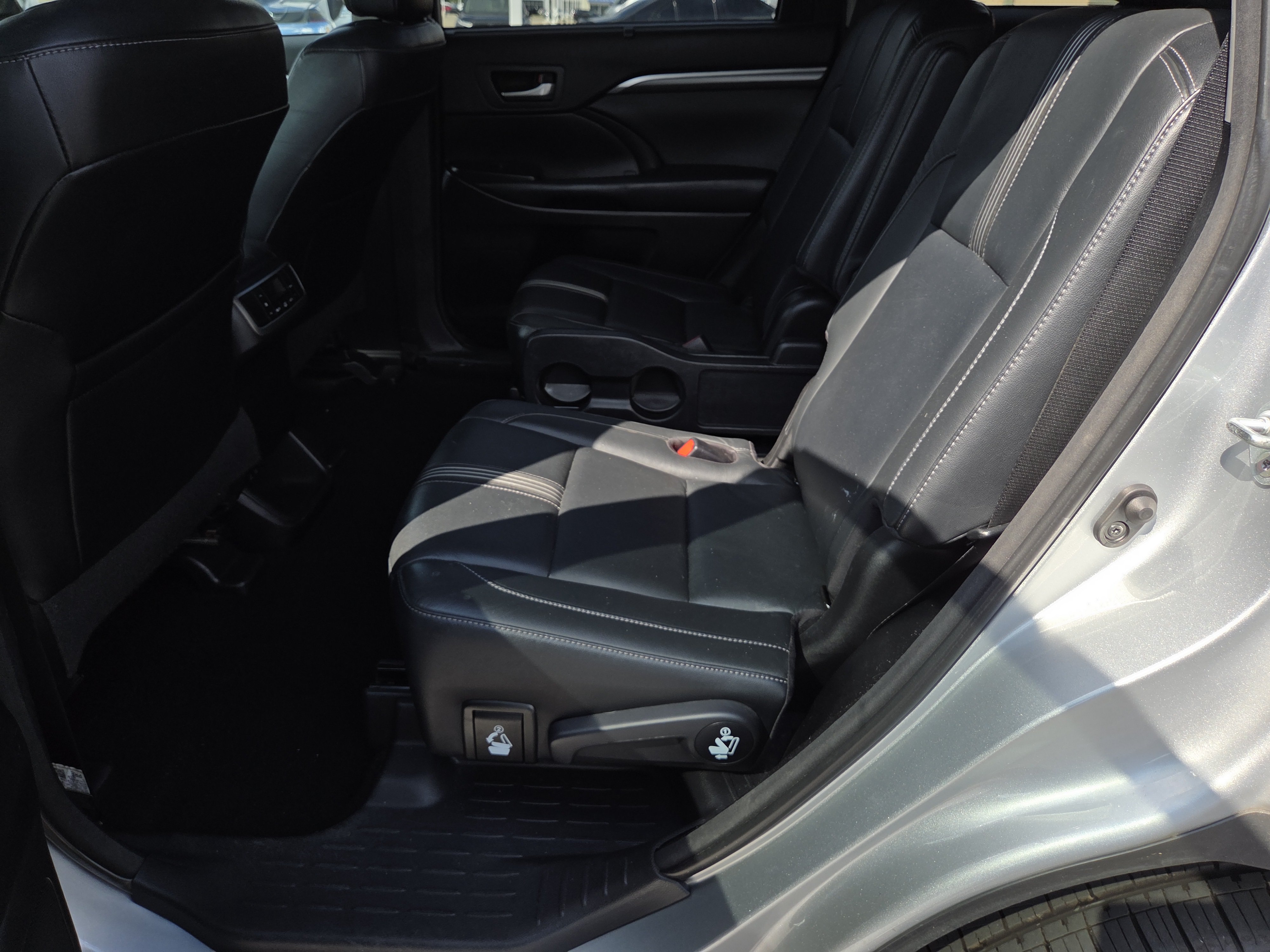 Used 2018 Toyota Highlander SE AWD/4WD image 8