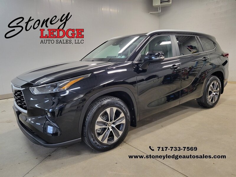 Used 2024 Toyota Highlander XLE AWD/4WD image 1