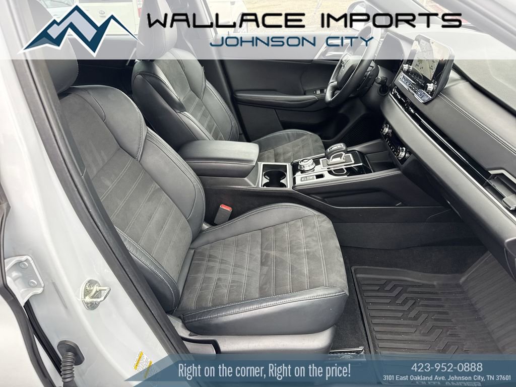 Used 2023 Mitsubishi Outlander SE Black Edition image 40