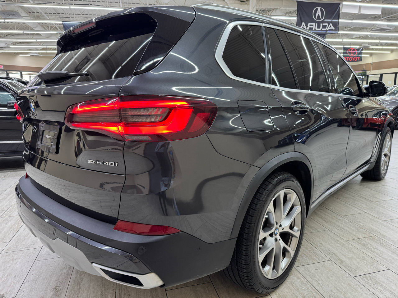Used 2022 BMW X5 sDrive40i w/ Luxury Seating Package image 12