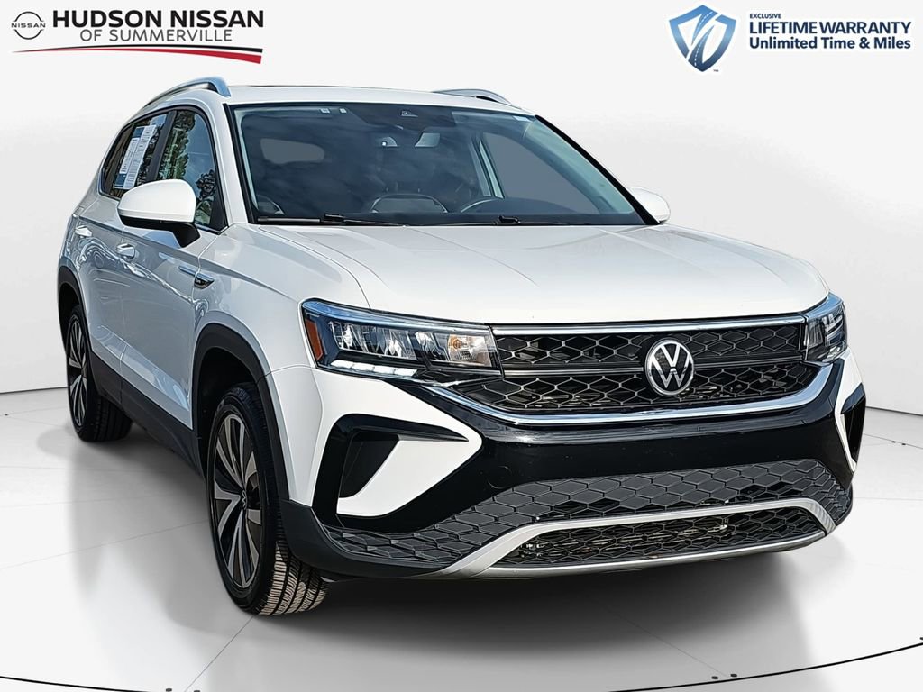 Used 2022 Volkswagen Taos SE w/ Panoramic Sunroof Package