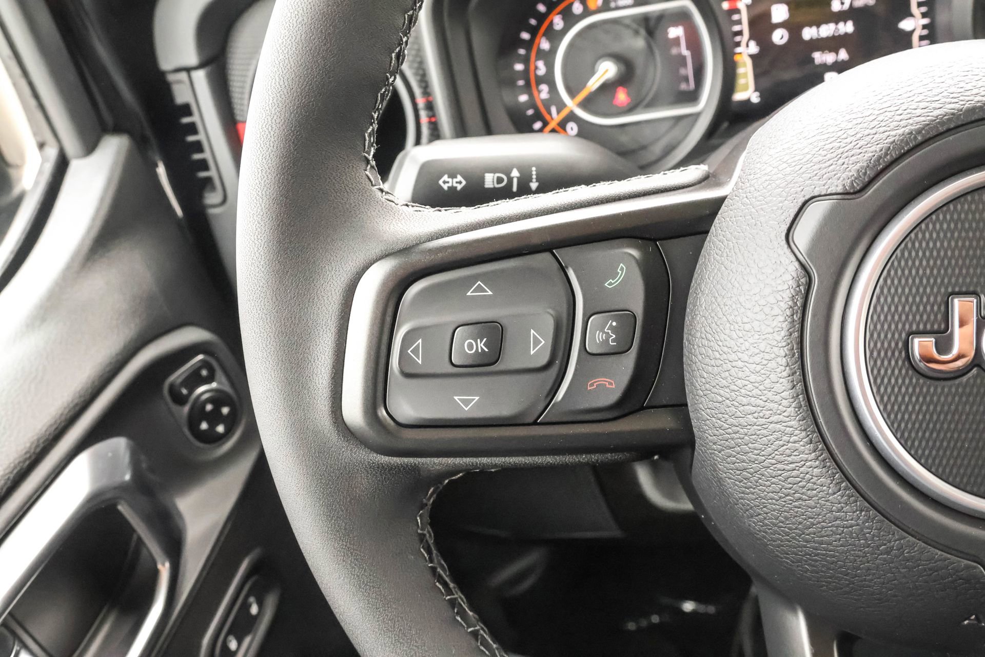 New 2025 Jeep Gladiator Rubicon w/ Convenience Group image 25