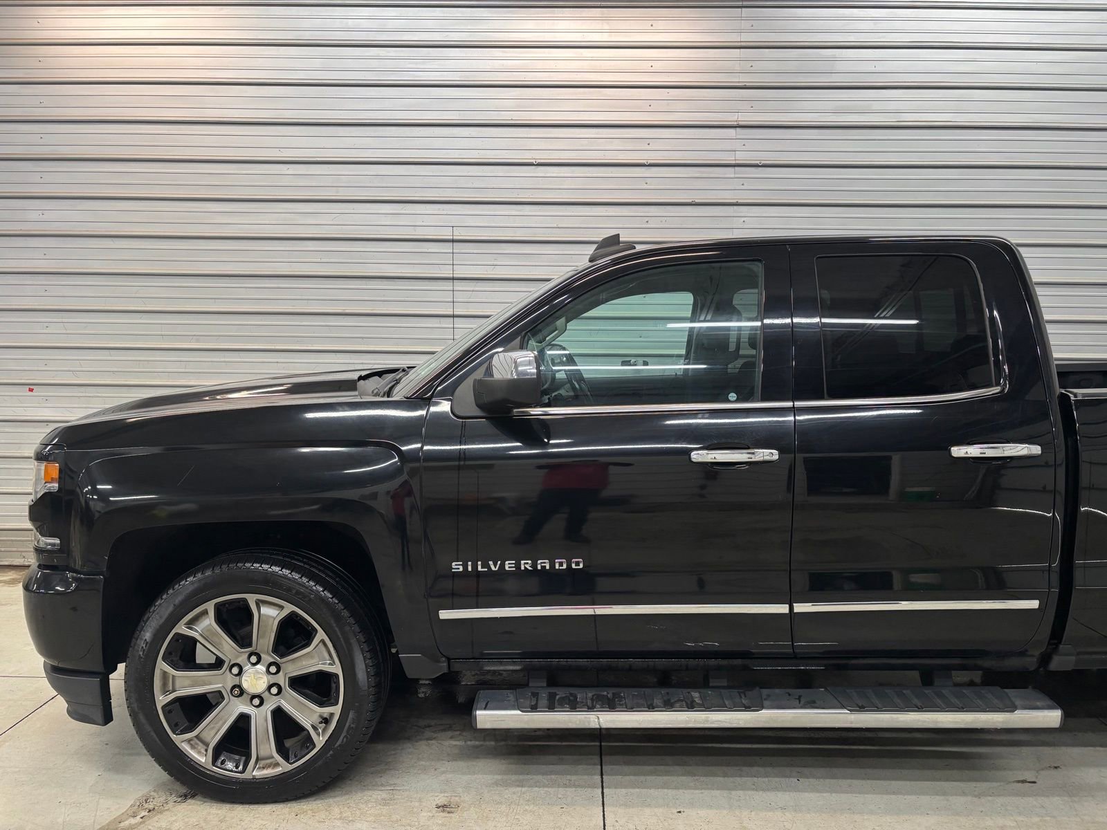 Used 2018 Chevrolet Silverado 1500 LTZ Z71 w/ LTZ Plus Package image 3