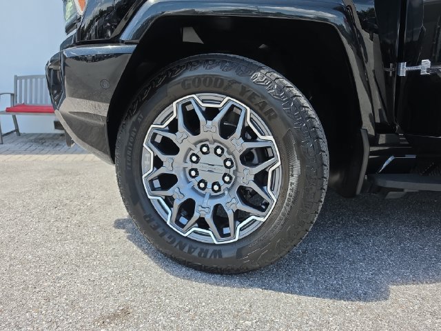 Certified 2025 GMC Hummer EV 3X AWD/4WD image 34