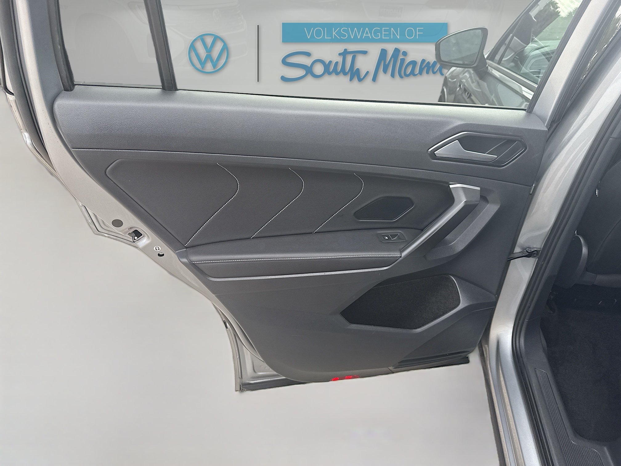 Used 2023 Volkswagen Tiguan SE R-Line FWD image 25