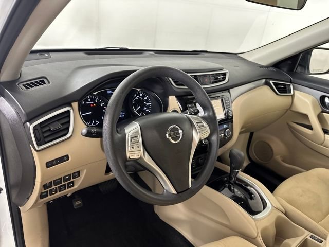 Used 2016 Nissan Rogue SV w/ SV Premium Package image 12