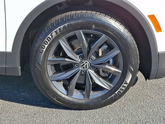 Used 2022 Volkswagen Tiguan SE AWD/4WD image 11