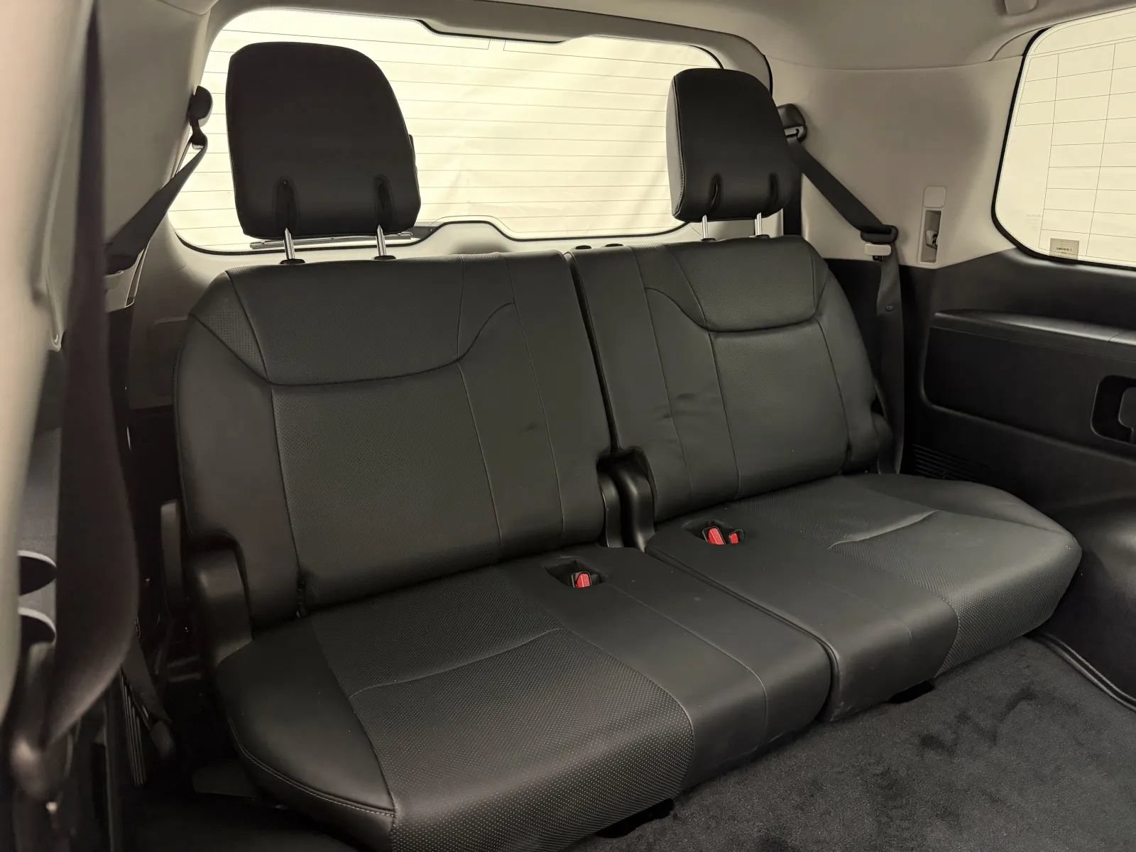 Used 2016 Lexus LX 570 4WD w/ Luxury Package image 33