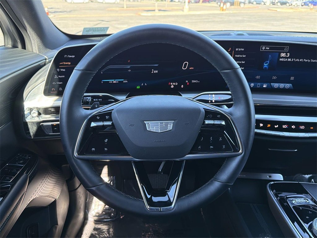 Used 2025 Cadillac Lyriq Luxury image 8