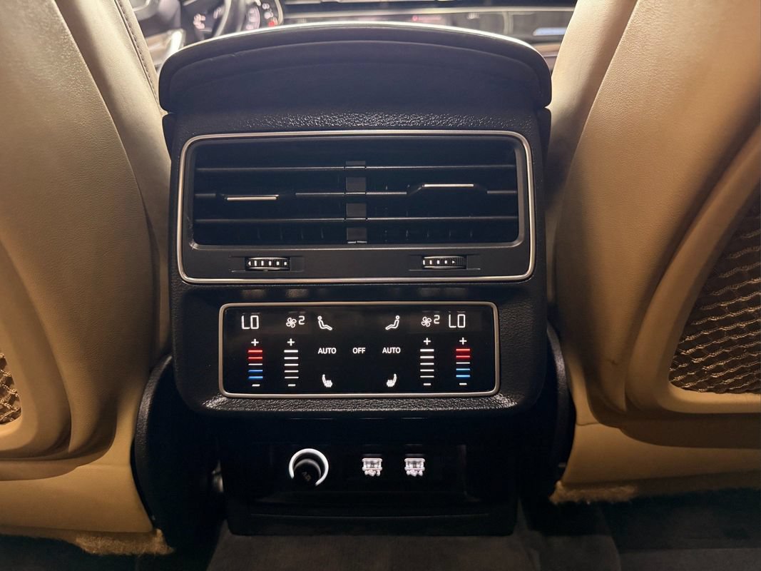 Used 2019 Audi Q8 Prestige w/ Luxury Package AWD/4WD image 32
