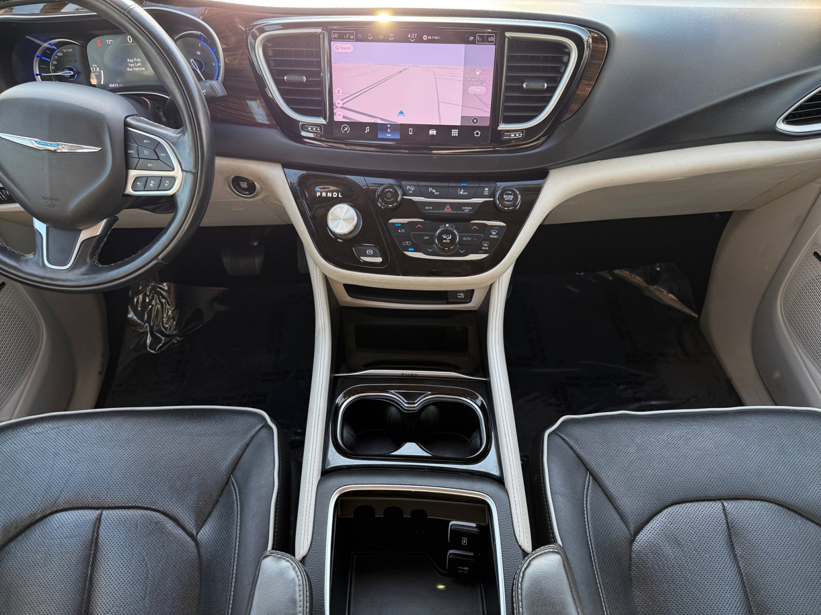 Used 2022 Chrysler Pacifica Limited w/ Uconnect Theater Family Group image 11