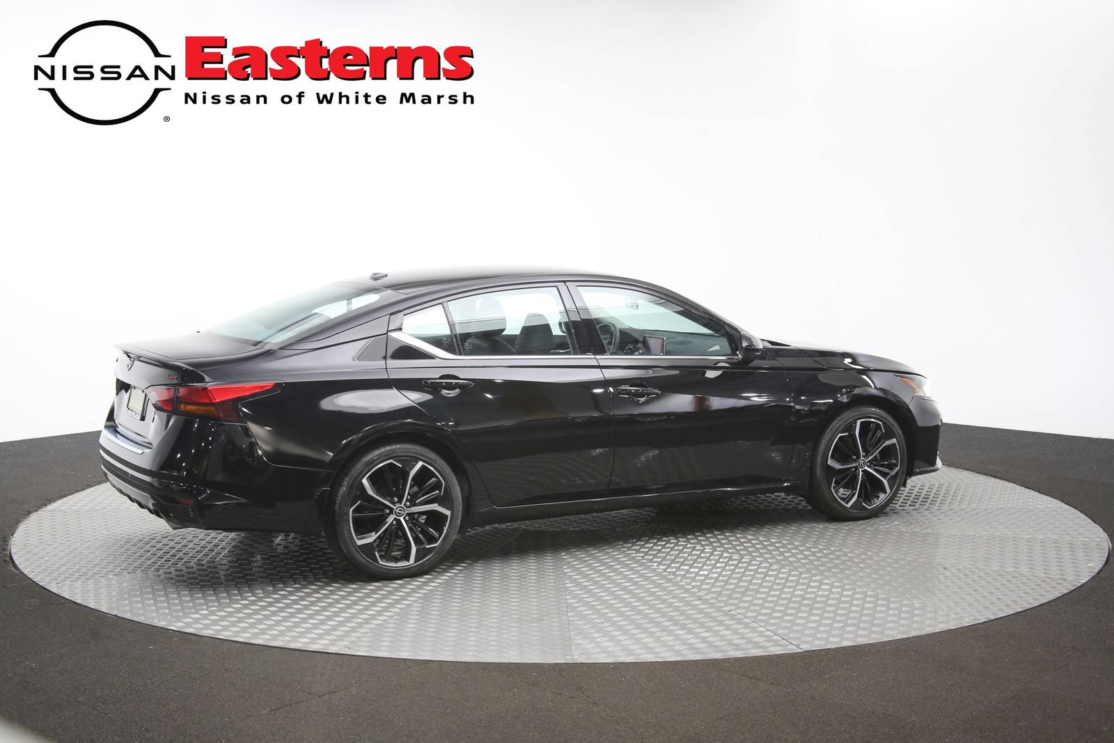 Used 2023 Nissan Altima 2.5 SR FWD image 41