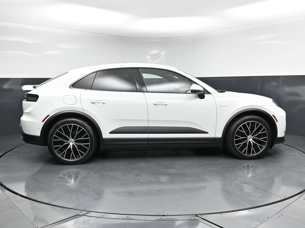 New 2026 Porsche Macan 4 Electric AWD/4WD image 9