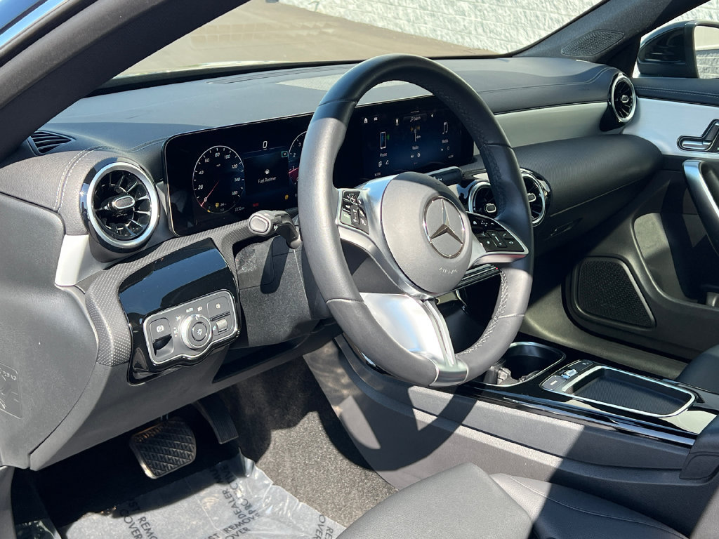 Used 2025 Mercedes-Benz CLA 250 4MATIC image 16