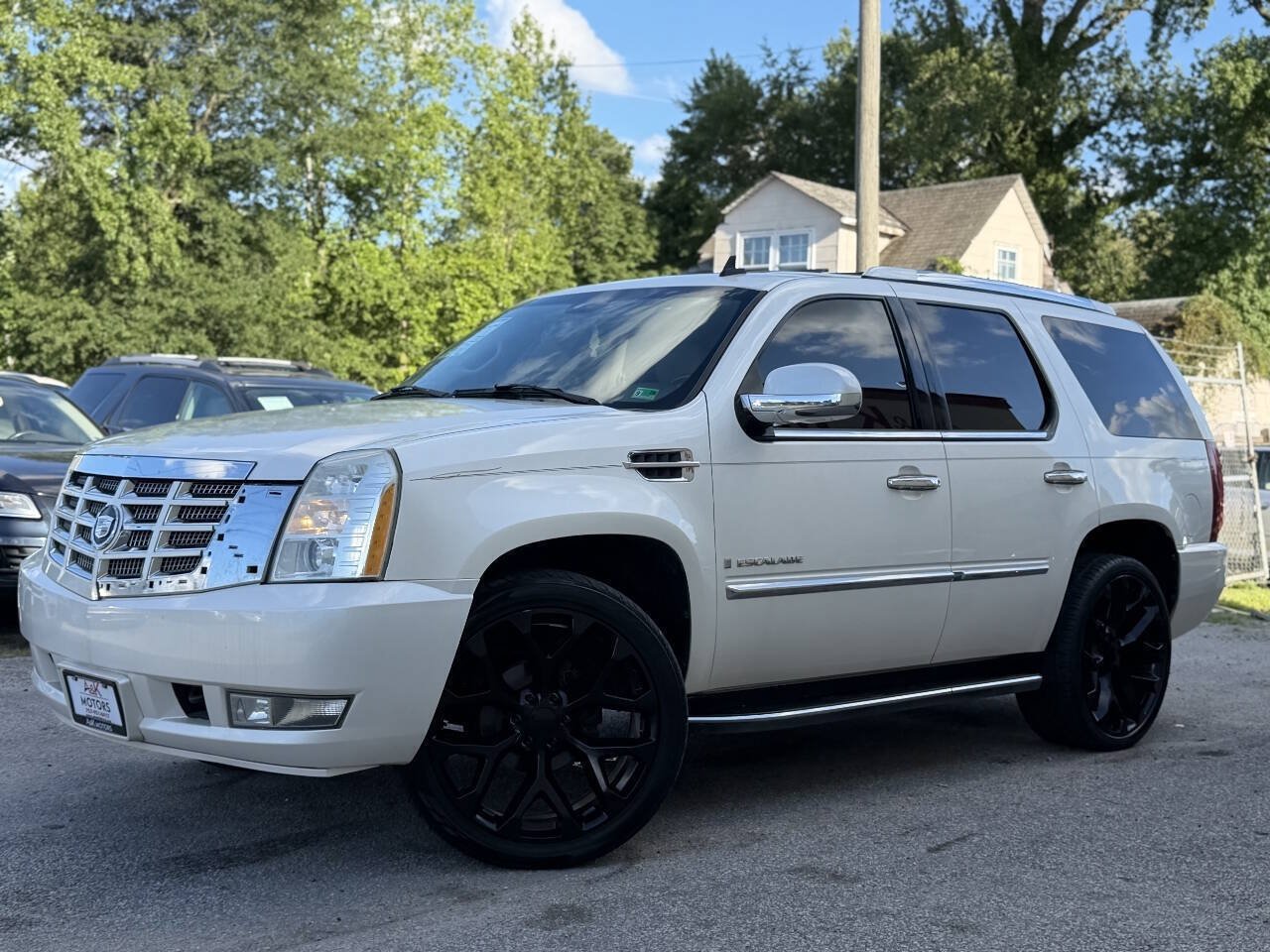 Used 2007 Cadillac Escalade 2WD w/ Information Package image 2