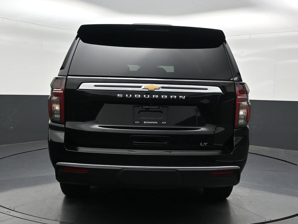 Used 2022 Chevrolet Suburban LT w/ Luxury Package RWD image 4
