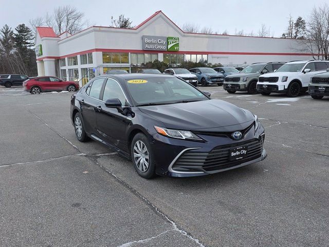 Used 2021 Toyota Camry LE image 28