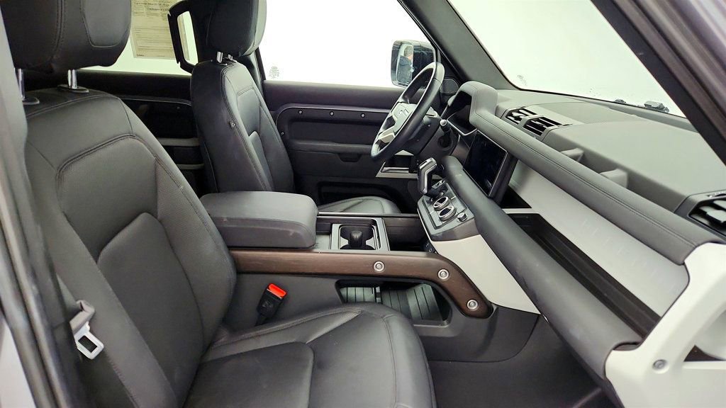 Used 2023 Land Rover Defender 110 S image 29
