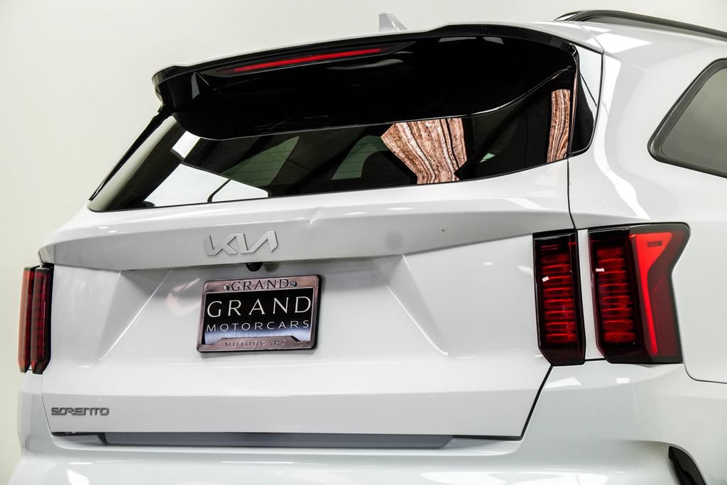 Used 2023 Kia Sorento S w/ Panoramic Sunroof Package FWD image 13