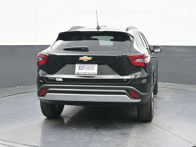 New 2026 Chevrolet Trax LT w/ LT Convenience Package FWD image 9