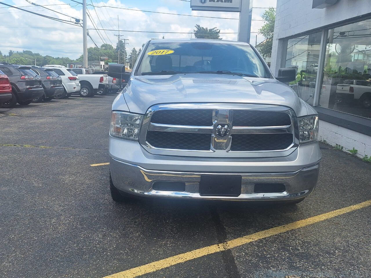 Used 2017 RAM 1500 Classic SLT image 3