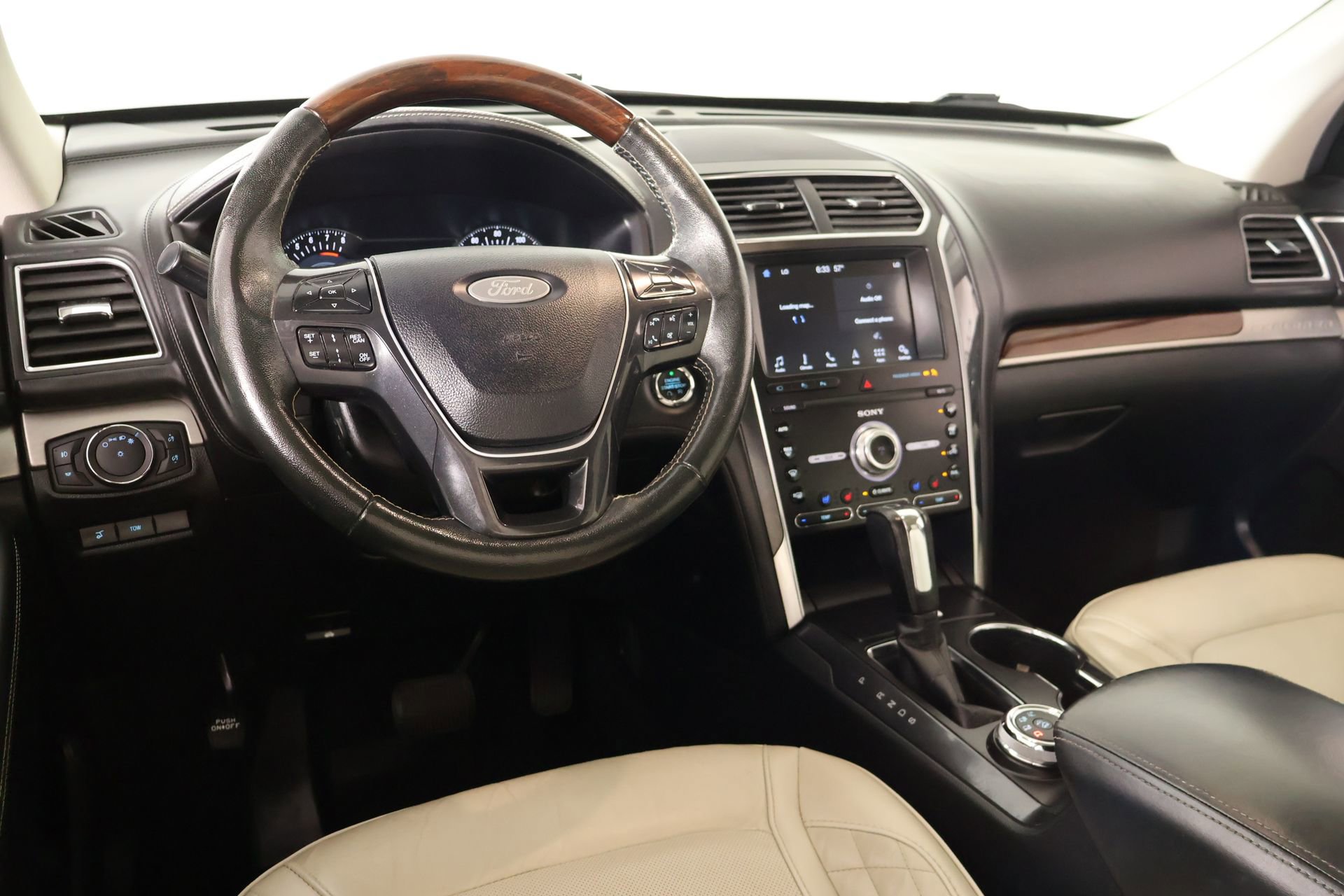 Used 2019 Ford Explorer Platinum AWD/4WD image 2