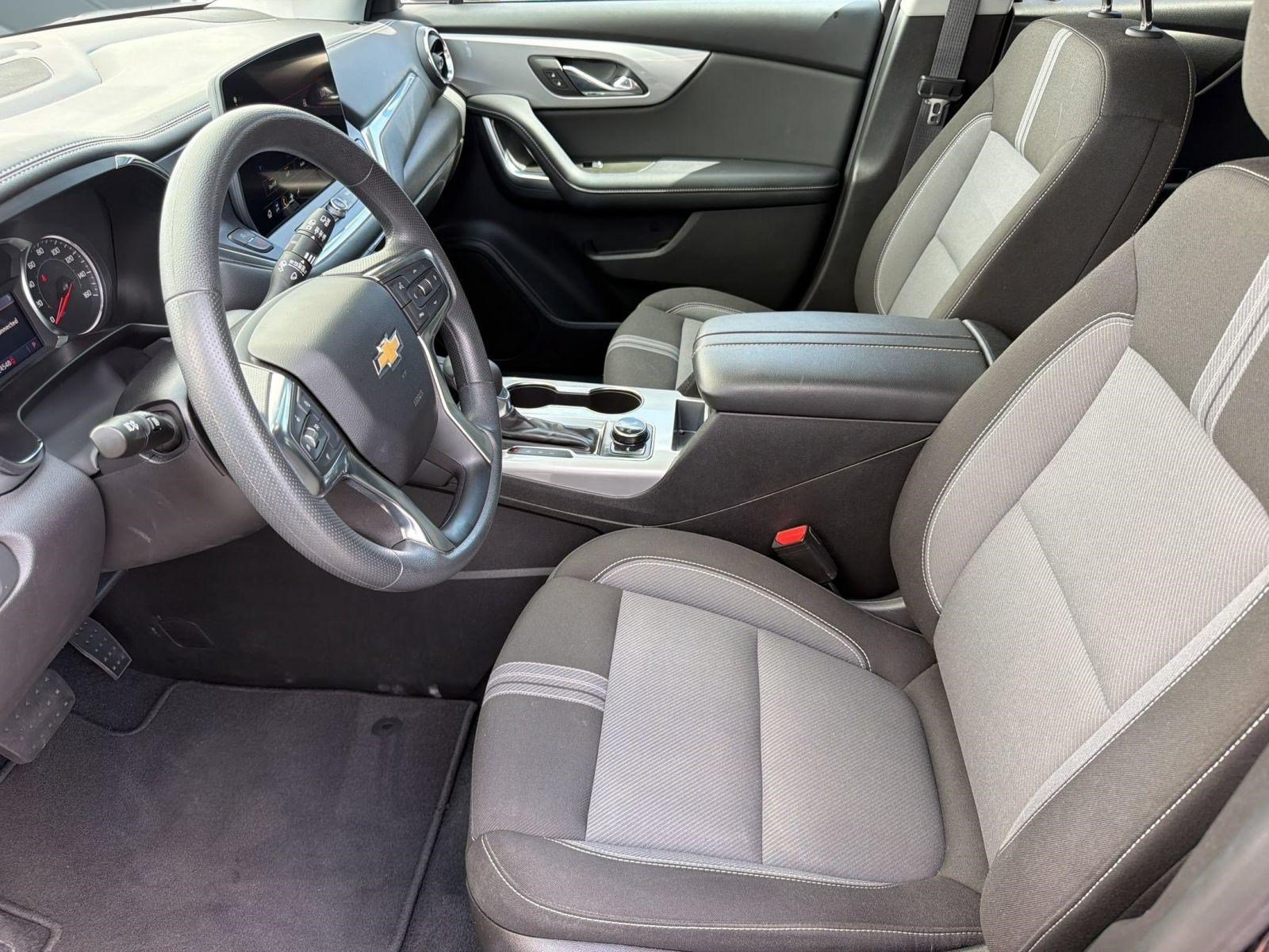 Used 2025 Chevrolet Blazer LT FWD image 5