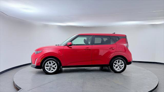 Used 2023 Kia Soul LX w/ Option Group 015 FWD image 3
