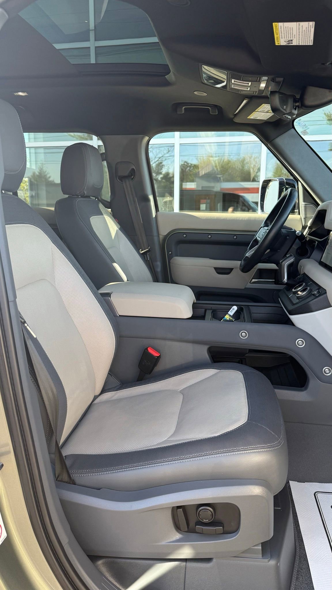 Used 2023 Land Rover Defender 110 X-Dynamic SE image 25