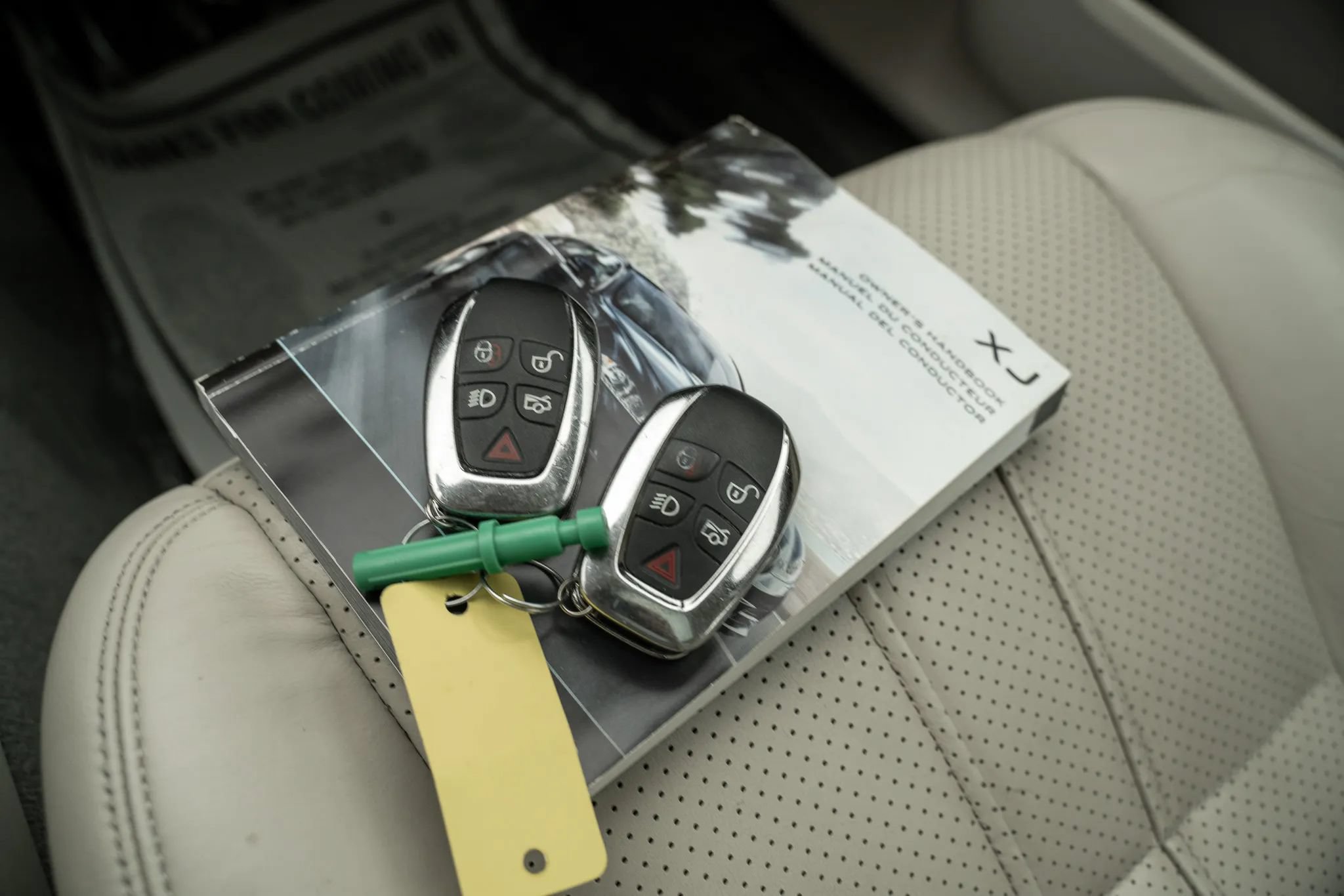 Used 2012 Jaguar XJ RWD image 33