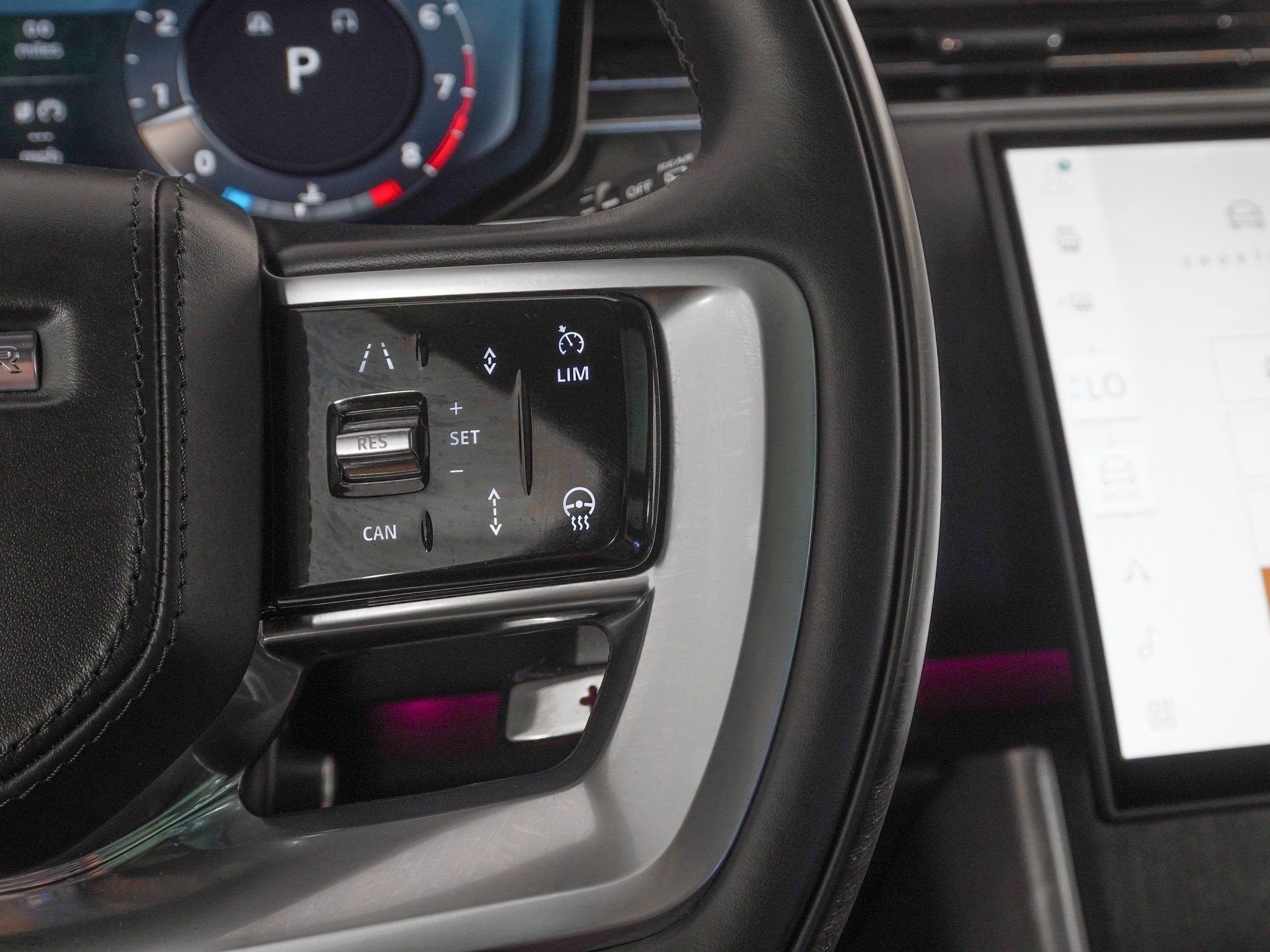 Used 2025 Land Rover Range Rover SE image 21