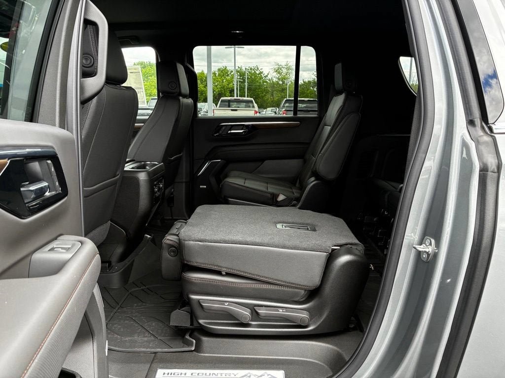 New 2026 Chevrolet Suburban High Country AWD/4WD image 33