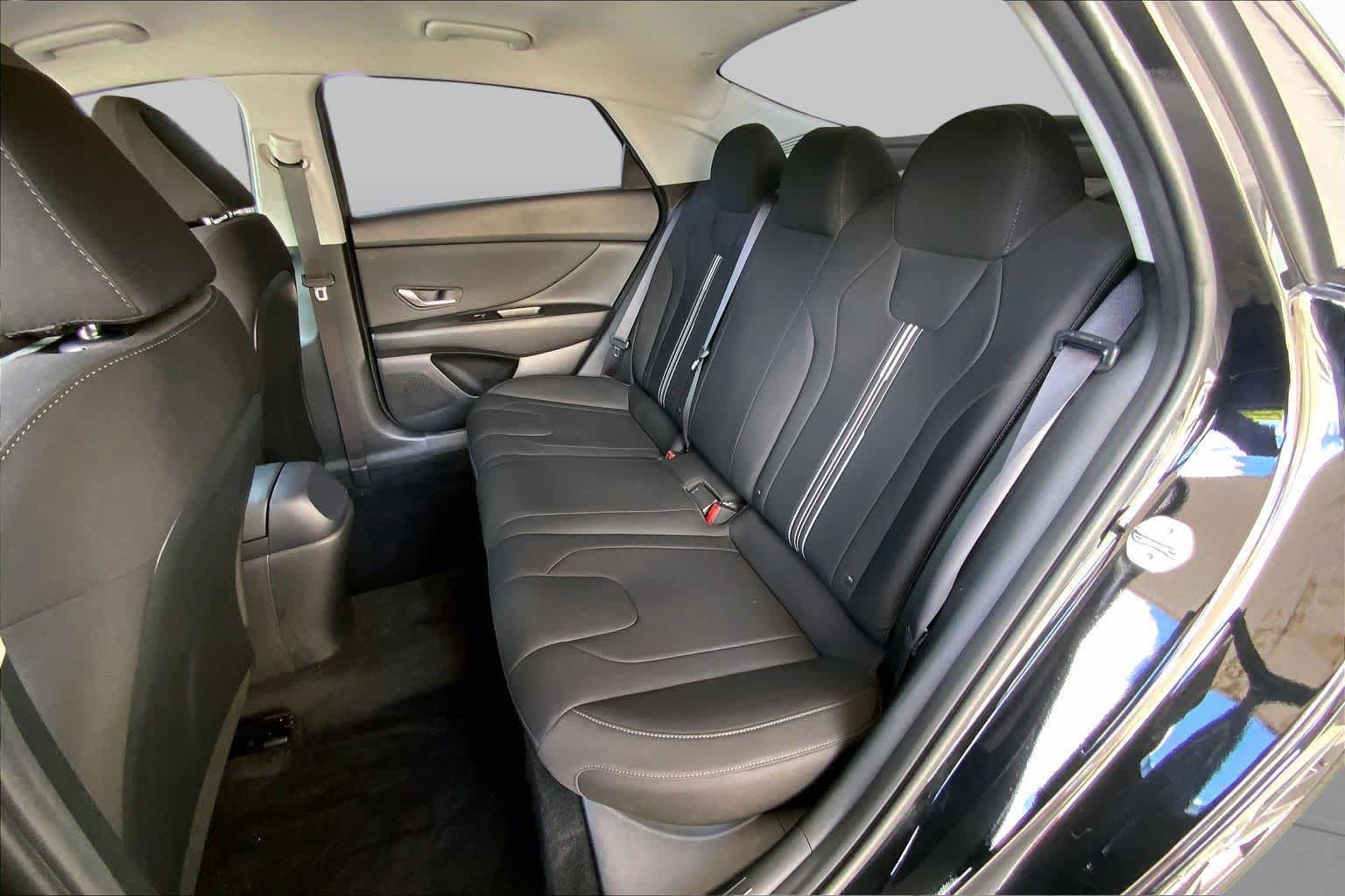 Used 2023 Hyundai Elantra SEL w/ Convenience Package FWD image 21