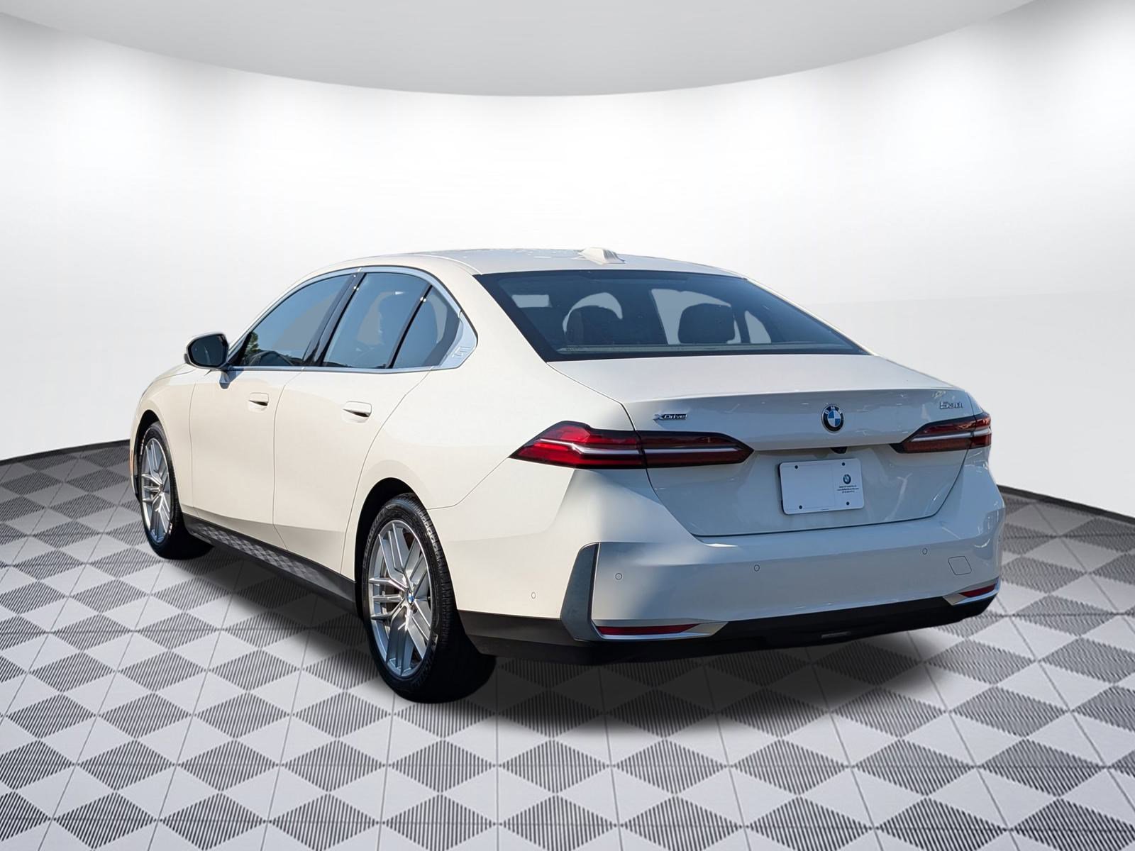 Used 2024 BMW 530i xDrive w/ Convenience Package image 3