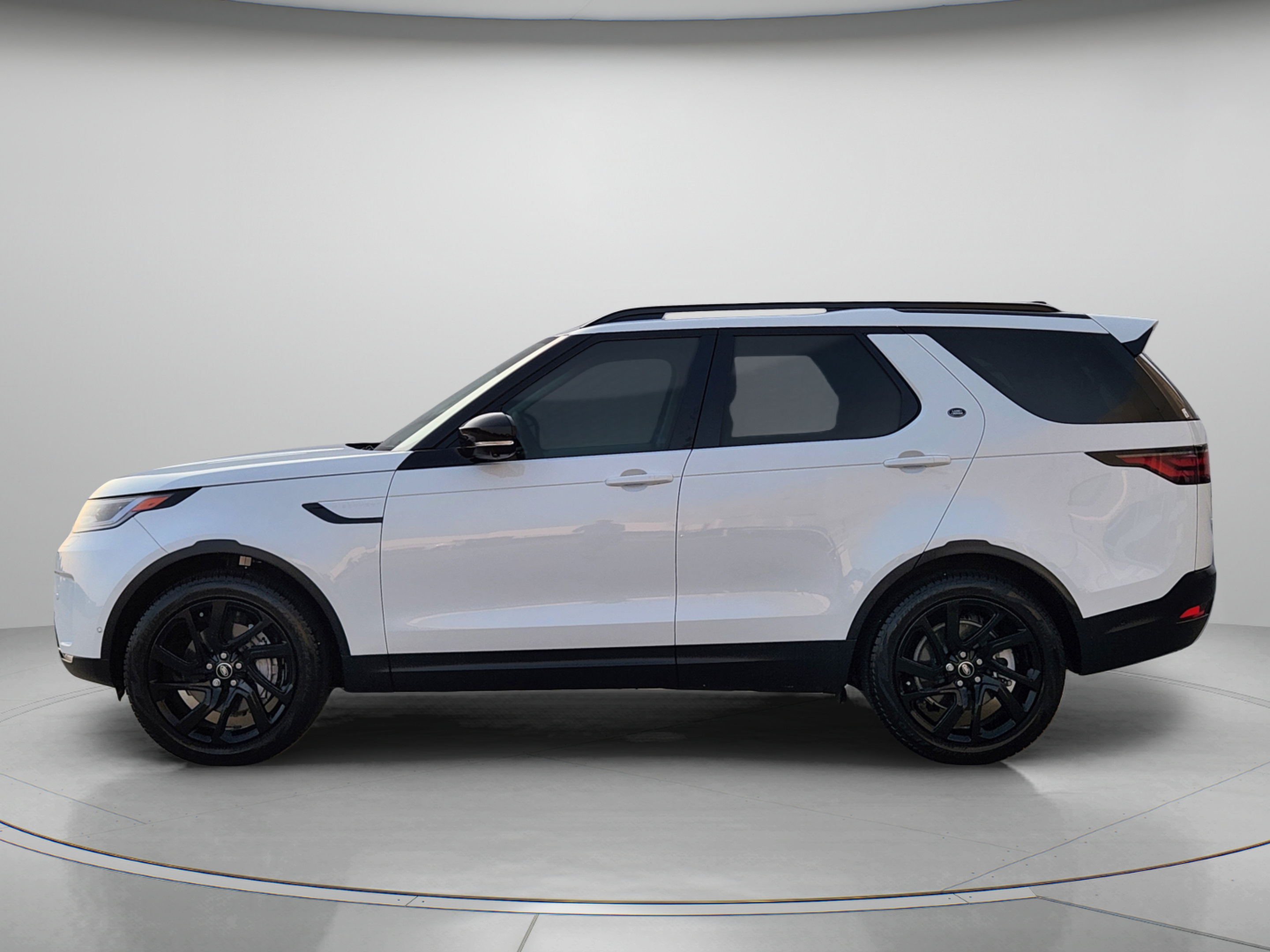 Certified 2025 Land Rover Discovery S AWD/4WD video 2