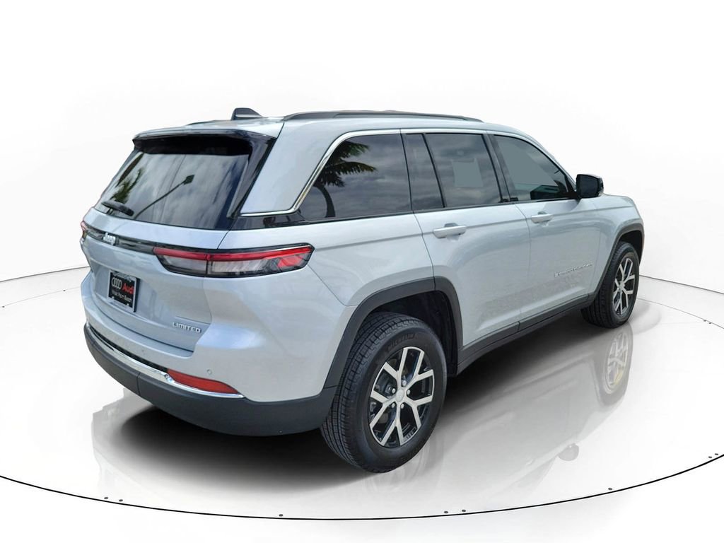 Used 2025 Jeep Grand Cherokee Limited RWD image 4