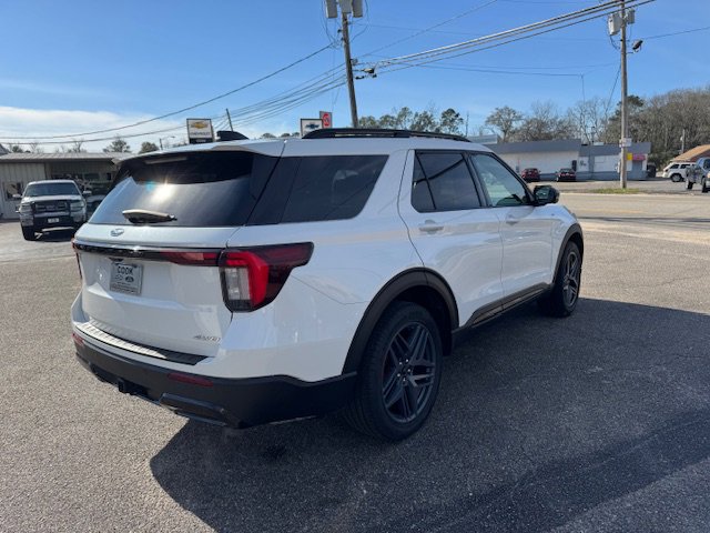 Used 2025 Ford Explorer ST-Line w/ Premium Package image 6