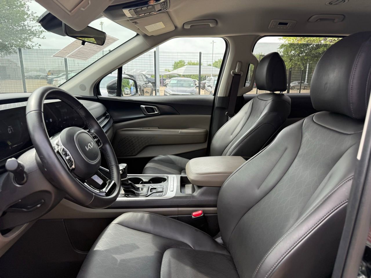 Used 2025 Kia Carnival image 13