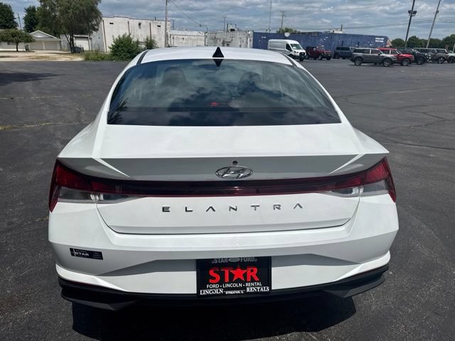 Used 2023 Hyundai Elantra SEL w/ Convenience Package FWD image 4