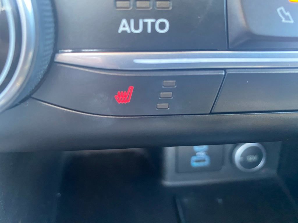 Used 2020 Ford Escape SE image 17