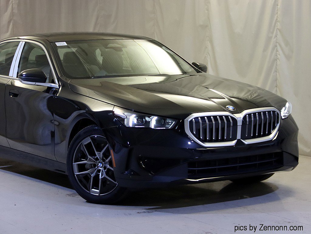 Used 2026 BMW 540i xDrive w/ Executive Package AWD/4WD image 2