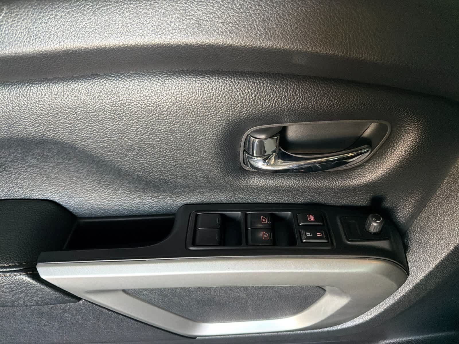 Used 2017 Nissan Titan SL RWD image 12